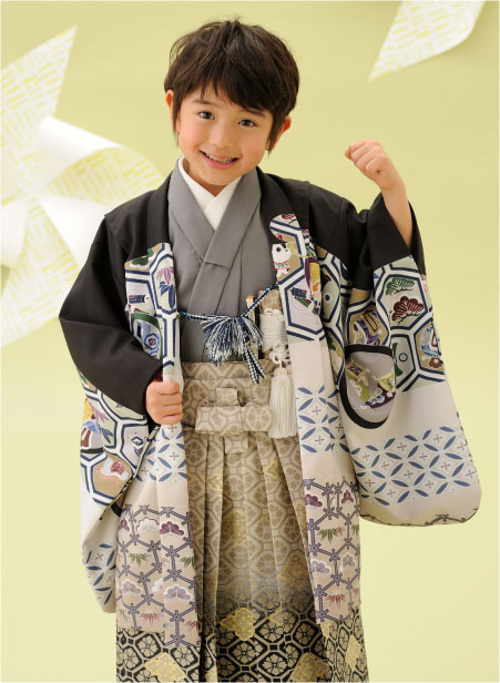 着物を着た5歳の男の子の写真