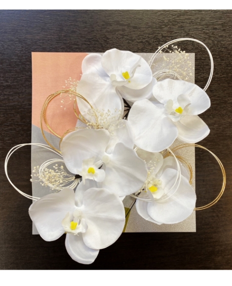 白、赤、赤紫の花の髪飾り